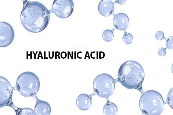 Thành phần hyaluronic acid được xem là mút hút ẩm diệu kỳ giúp da căng bóng