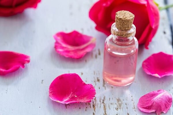 5 Cách làm nước hoa hồng siêu đơn giản