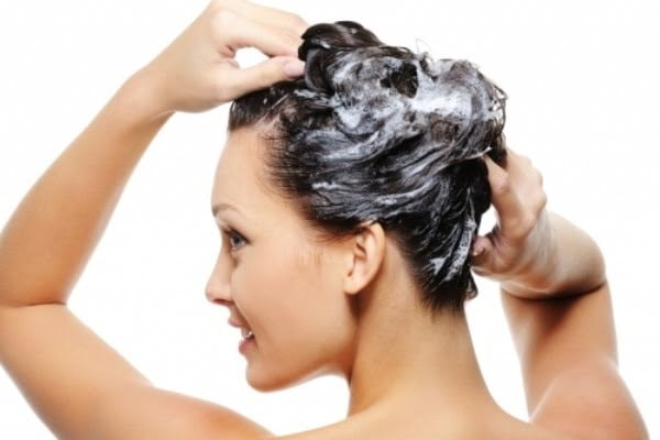Công dụng của dầu gội phổ thông