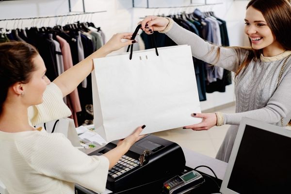 Chăm sóc chu đáo khách hàng của mình Chăm sóc chu đáo khách hàng của mình