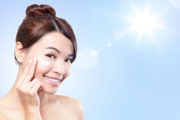 Kem chống nắng là sản phẩm thiết yếu cho mùa hè Kem chống nắng là sản phẩm thiết yếu cho mùa hè