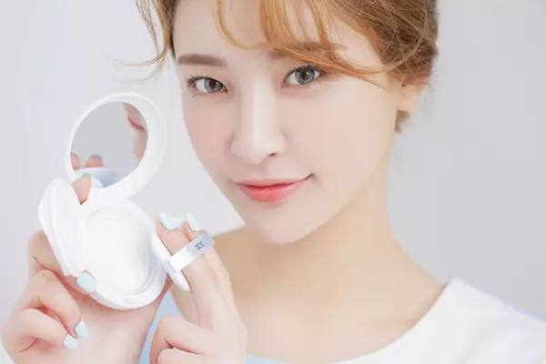 Sử dụng cushion mỏng nhẹ giúp da thông thoáng Sử dụng cushion mỏng nhẹ giúp da thông thoáng
