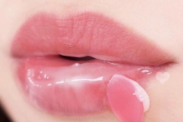 Mặt nạ ngủ môi giúp đôi môi thêm mềm mịn tự nhiên Mặt nạ ngủ môi giúp đôi môi thêm mềm mịn tự nhiên
