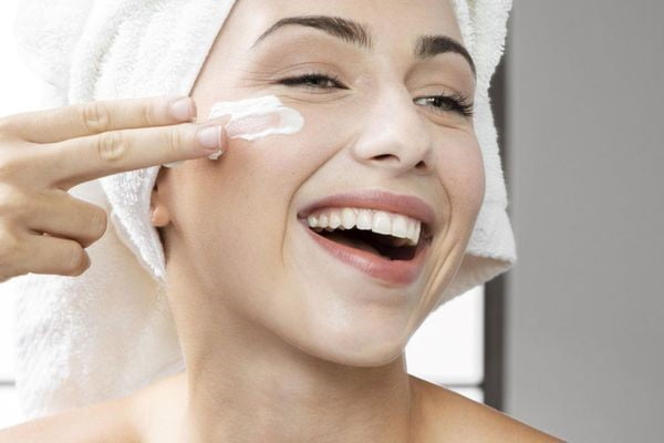 Công dụng của kem dưỡng ẩm da khô Công dụng của kem dưỡng ẩm da khô